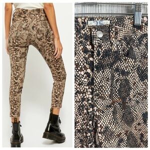 NEW! FREE PEOPLE HIGH RISE SNAKE PRINT Jeans Pants Size 25 Womens Animal Print